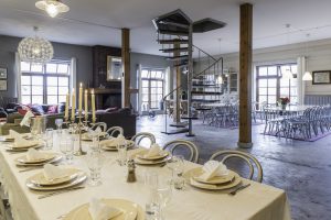 De Fluessen, woonkamer met loungehoek