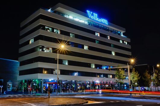 Volkshotel, by-night