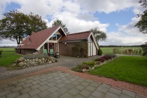 De Uilenhorst, klein boerderijtje in het Drentse landschap, vooraanzicht