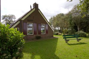 De Uilenhorst, klein boerderijtje in het Drentse landschap, vooraanzicht
