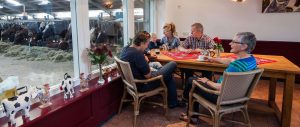Overleekerhoeve ontbijten in de koeienstal