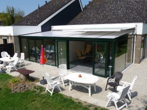 Windekind, zonnig terras