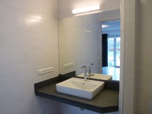 Bos-Inn, badkamer-wastafel