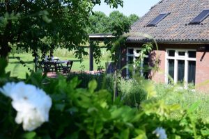 De Maasgaarde, buiten