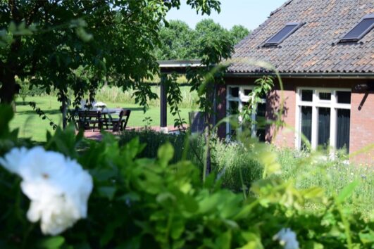 De Maasgaarde, buiten