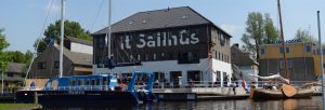 It Sailhûs, buitenkant vooraanzicht vanaf het water