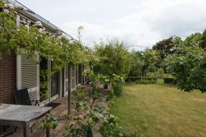 De Haas in de bedstee, buitenkant b&b