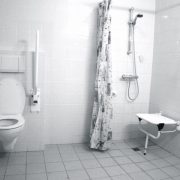 De Neust, rolstoeltoegankelijke badkamer kamer nr. 6