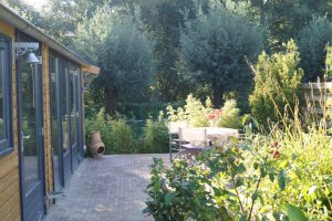 De Zes wielen, buitenkant-terras