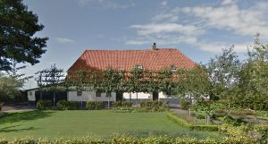 In ons straatje, buitenkant boerderij
