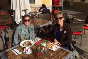 Met Jacqueline lunchen bij Plaza, op Plaza de la Meced.