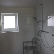 Köller, rolstoeltoegankelijke badkamer appartement 3