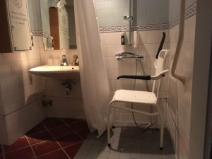 Efteling hotel, rolstoeltoegankelijke badkamer, douche