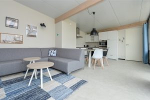 Qurios bloemendaal, woonkamer met open keuken