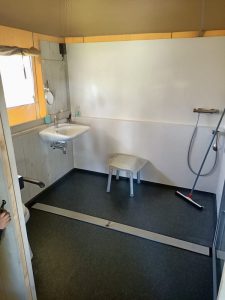 De Vos, rolstoeltoegankelijke badkamer, douchehoek
