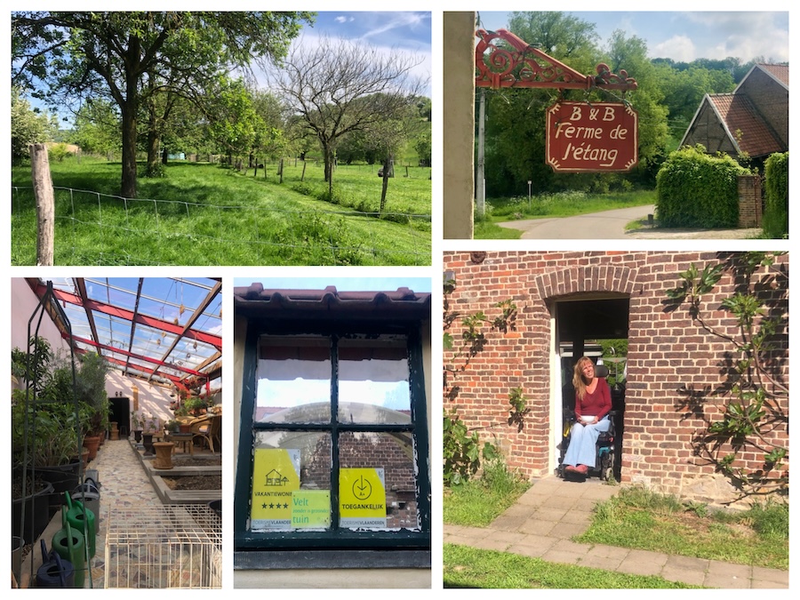 5 foto's in een. Met Eelke zittend in haar rolstoel in de deuropening i nde zon. een stukje van de boomgaard, rmantisch uithangbordje met de naam Ferme de l'Etang. Kas met exotische planten, en A+ toegankelijkheidsbordje op het raam van de boerderij